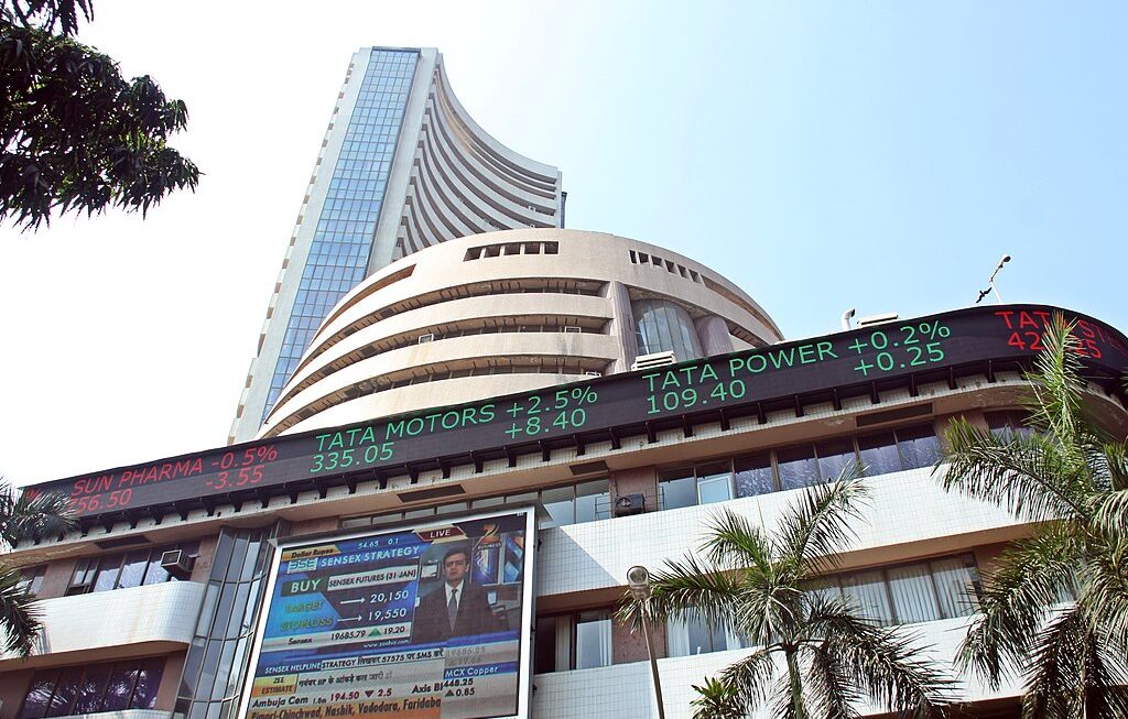 Stock Market Highlights: Markets end lower! Nifty struggles to hold 25,000, Sensex down 350 points